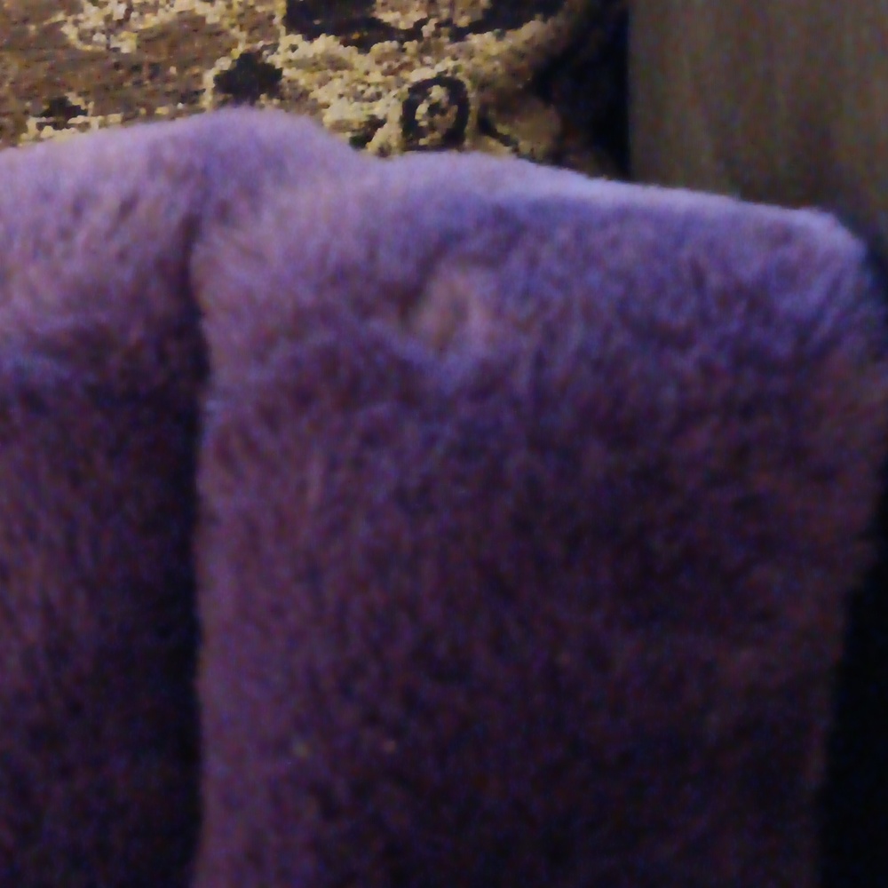 Fur Throw Maryland Square Purple 50" X 60" - Picture 4 of 5
